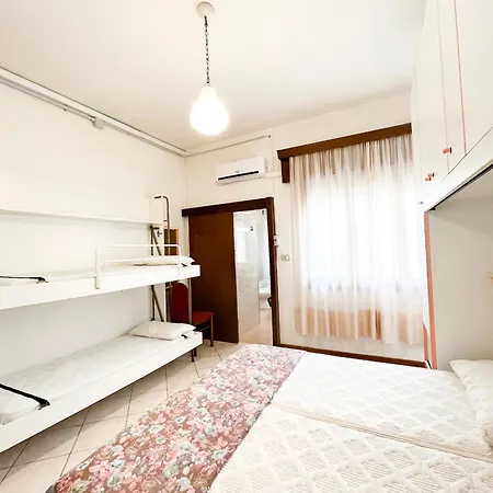 Jes - Solo A Pochi Passi Dal Mare Apartment *